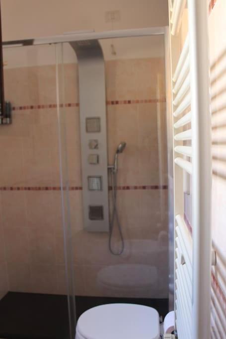 Апартаменты The Garden House Fco, Self Check In And Free Private Parking Фьюмичино Экстерьер фото
