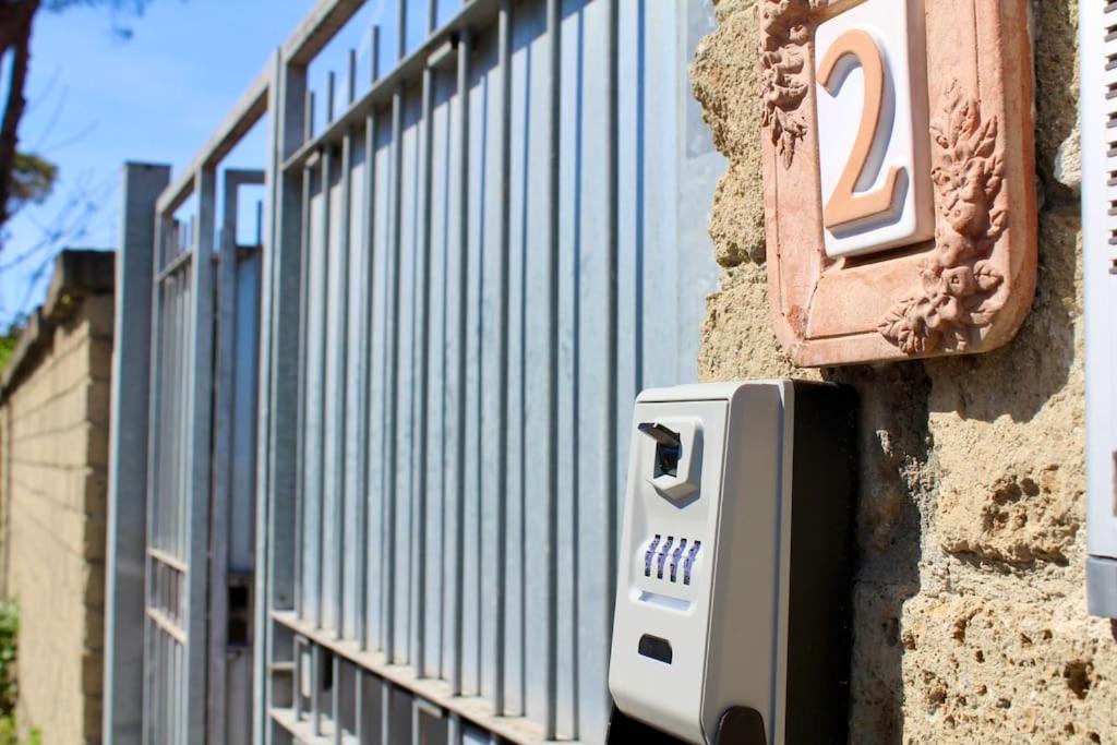 Апартаменты The Garden House Fco, Self Check In And Free Private Parking Фьюмичино Экстерьер фото
