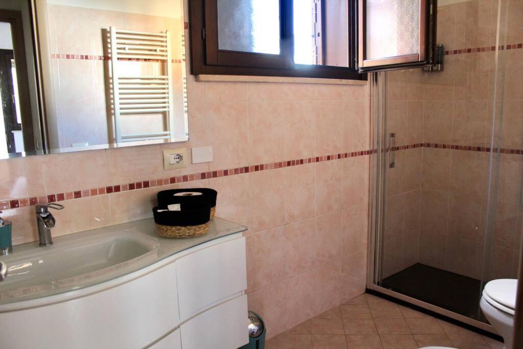 Апартаменты The Garden House Fco, Self Check In And Free Private Parking Фьюмичино Экстерьер фото