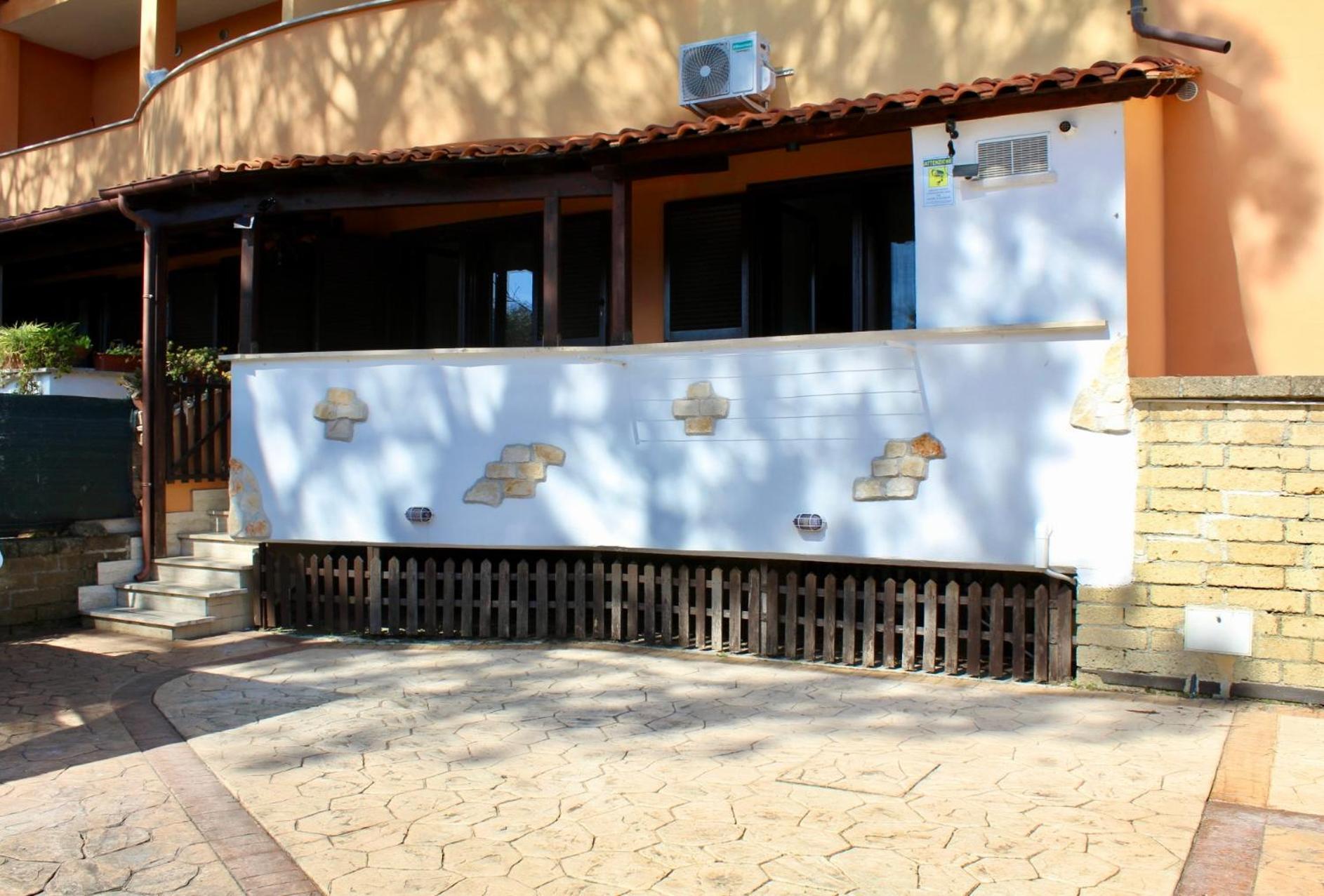 Апартаменты The Garden House Fco, Self Check In And Free Private Parking Фьюмичино Экстерьер фото